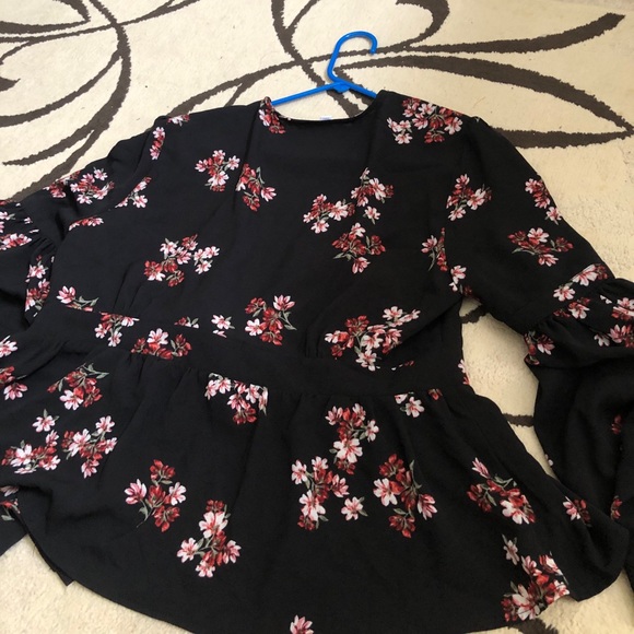 BB Dakota Bell Sleeve Blouse. Size Large. V neck. Tie front with two buttons. - Picture 3 of 4